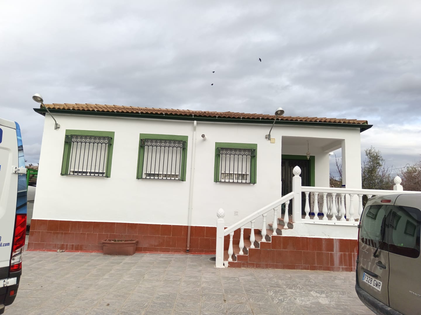 Servicio de instalación y limpieza de canalones continuos de aluminio en Jaén, Mancha Real, Baeza…