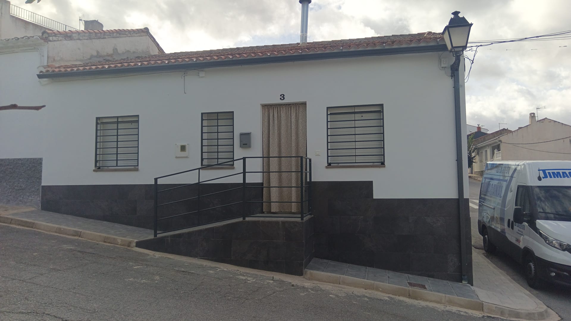 Servicio de instalación y limpieza de canalones continuos de aluminio en Jaén, Mancha Real, Baeza…